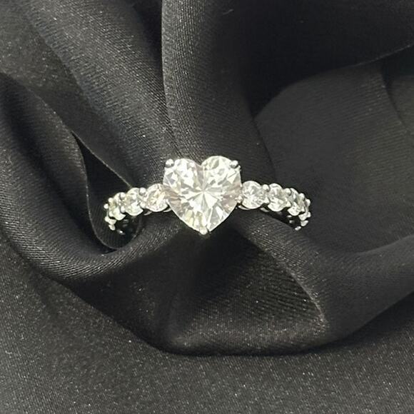 Marilyn Heart Ring Size6  Cubic Zirconia Elegant & Sparkling Jewelry for Women - Picture 3 of 10